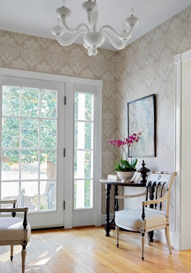 Anna French AT16171 Belvedere Darcey Damask Pearl on Off White - tapeta w roślinne ornamenty