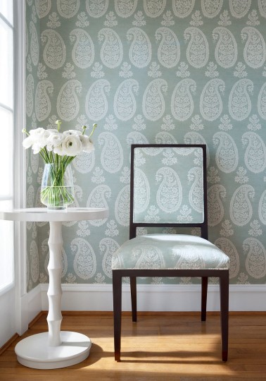 Anna French AT16112 Belvedere Campania Paisley Sage - tapeta imitująca tkaninę w motyw paisley
