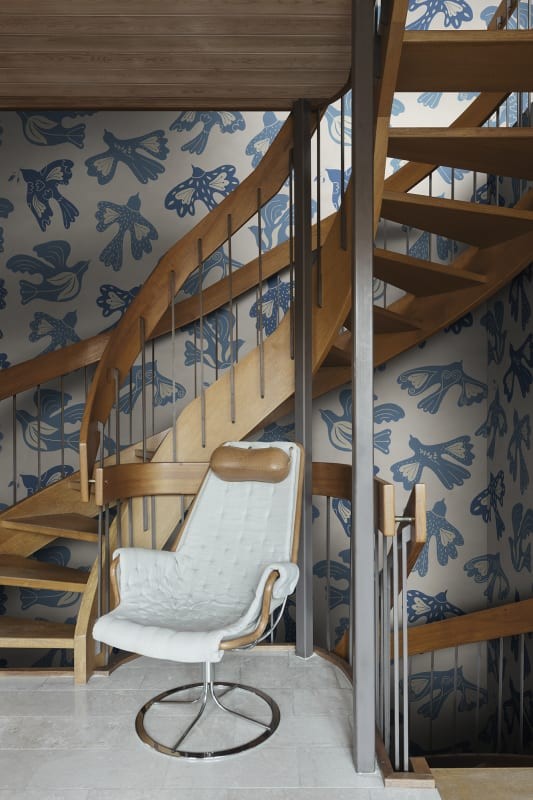 Rebel Walls R20515 Symbolic Dancing Wings Light Blue - mural w ptaki