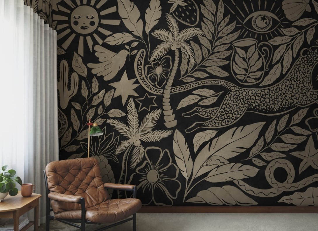Rebel Walls R20508 Symbolic Midnight Tropics Gold - mural w dzikie zwierzęta i rośliny