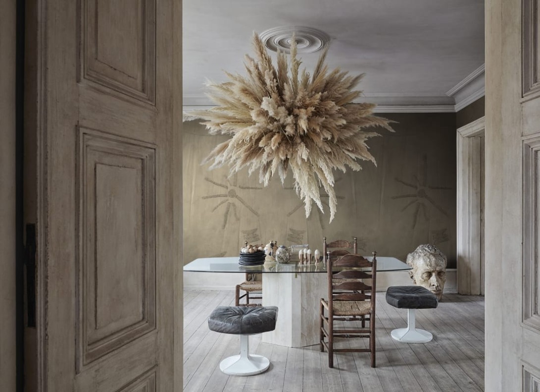 Rebel Walls R21291 Marie Olsson Nylander Silenzio Dark Beige - mural w abstrakcyjny wzór