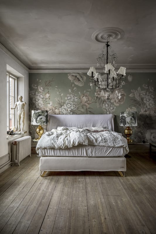 Rebel Walls R18494 Marie Olsson Nylander Efraim Soft Green - mural w vintage kwiaty