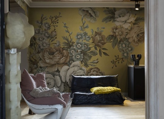 Rebel Walls R18495 Marie Olsson Nylander Efraim Saffron - mural w vintage kwiaty