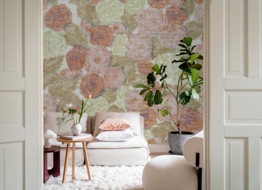 Rebel Walls R21288 Marie Olsson Nylander Sol Rosa Pink - mural w retro róże