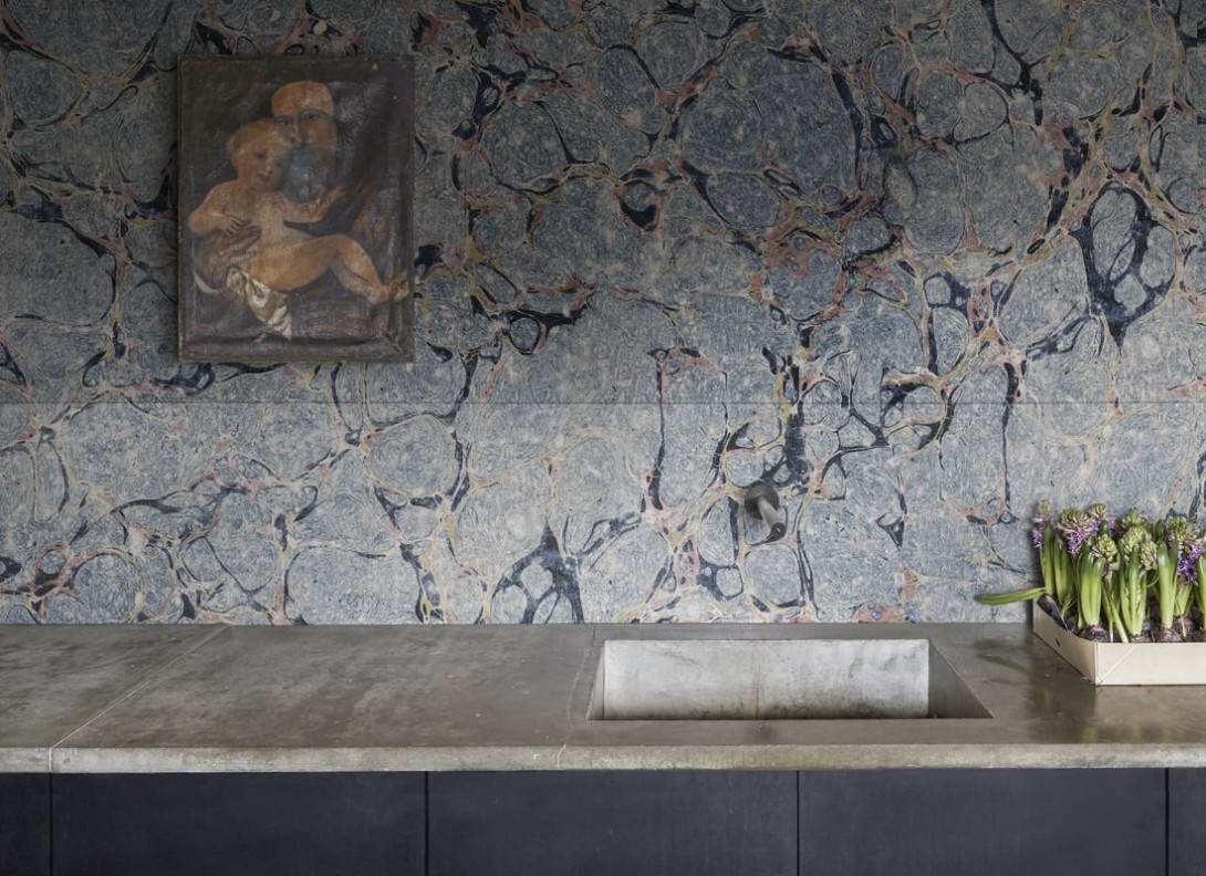 Rebel Walls R18481 Marie Olsson Nylander Romberg Lightblue - mural imitujący marmur