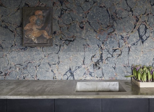 Rebel Walls R18481 Marie Olsson Nylander Romberg Lightblue - mural imitujący marmur