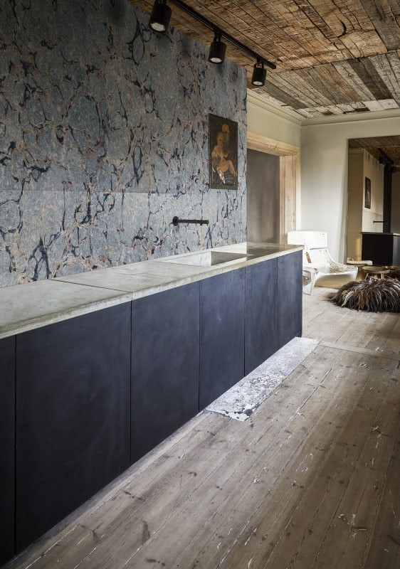 Rebel Walls R18481 Marie Olsson Nylander Romberg Lightblue - mural imitujący marmur