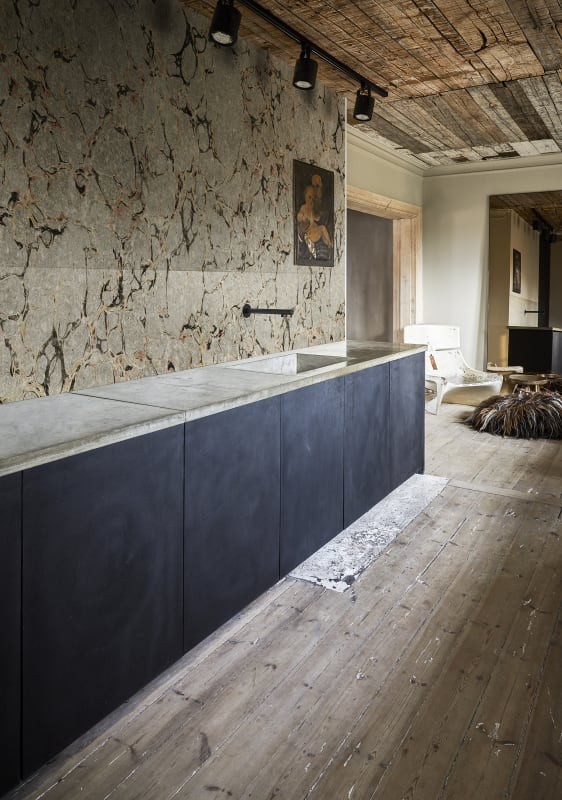 Rebel Walls R18483 Marie Olsson Nylander Romberg Beige - mural imitujący marmur