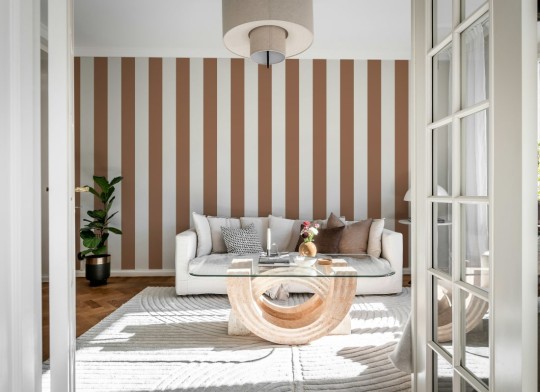 Rebel Walls R21222 Pops Happy Stripes Mocha Mousse - mural w paski