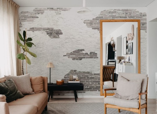 Rebel Walls R20145 Pops Ivory Bricks Soft Plaster - mural imitujący ceglaną ścianę