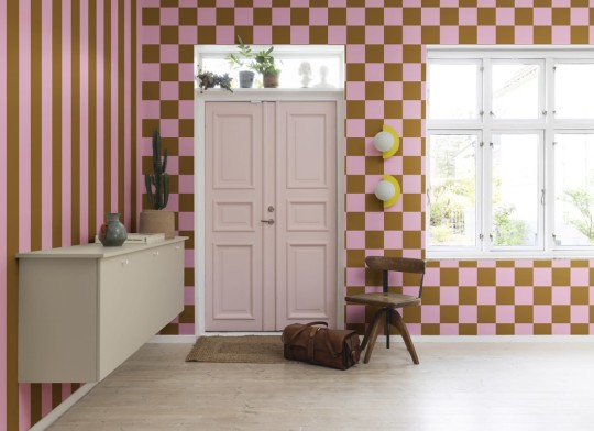 Rebel Walls R20479 Pops Happy Squares Fudge - mural w szachownicę