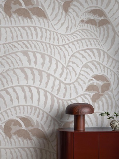 Boras Tapeter 9681W Studio Cecilia Pettersson Garden Bell Beige – mural abstrakcyjny inspirowany ogrodem