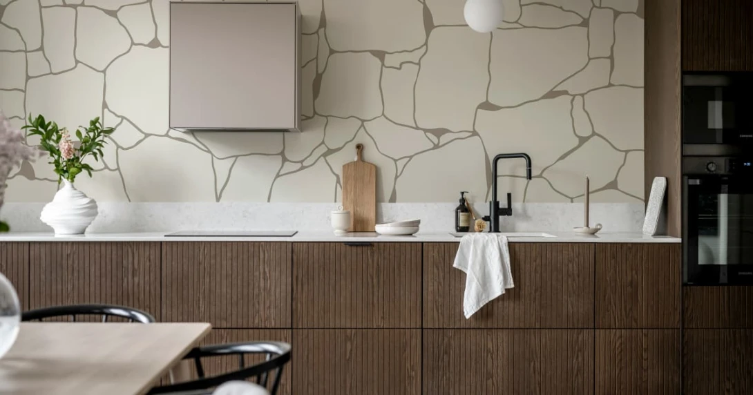 Rebel Walls R21403 Shutterstock Rustic Grid Warm White - mural imitujący kamienną strukturę