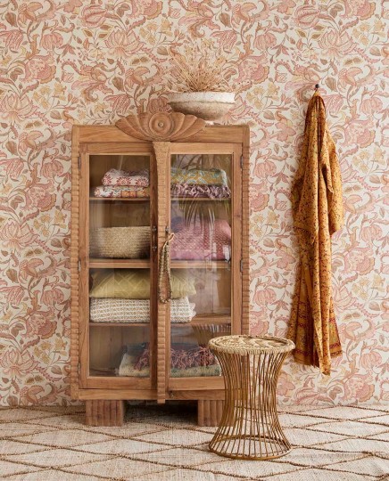 Eijffinger 350643 Amber - tapeta w stylizowane rośliny na tle imitującym tkaninę