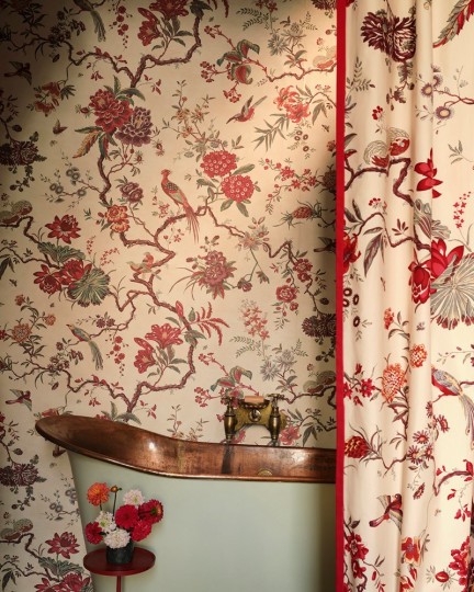 Manuel Canovas 03123-02 Papiers Peints Vol. 9 Pavillon de Bidaine Cardinal - tapeta tekstylna w ptaki i rośliny