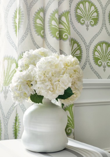 Thibaut T85015 Greenwood Kimberly Green - tapeta w stylizowane rośliny w układzie ogee