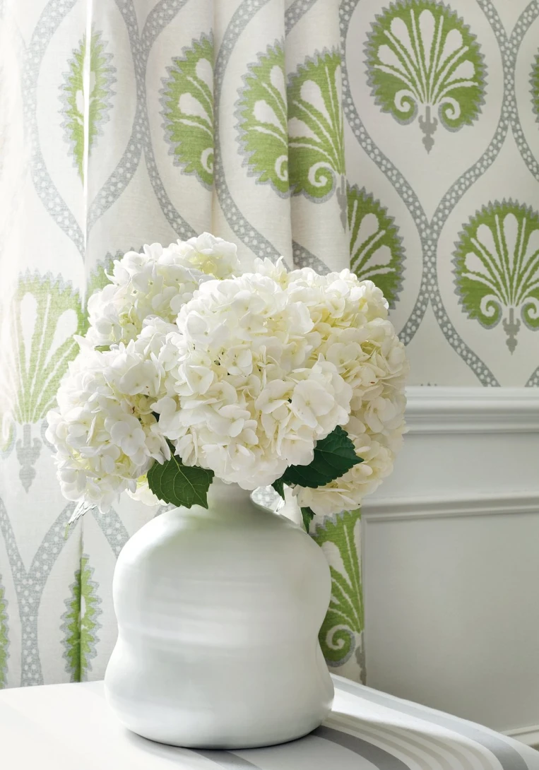 Thibaut T85060 Greenwood Kimberly Pearl - tapeta w stylizowane rośliny w układzie ogee