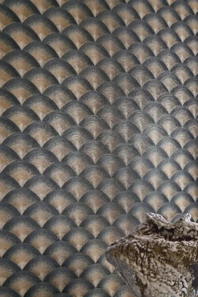 Casamance 70090916 Legendes Nami Latte/ivoire - tapeta w fale o fakturze haftu