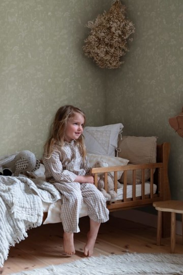 Sandberg 232-38 Familjen Hollie Pistachio - tapeta w leśne zwierzątka