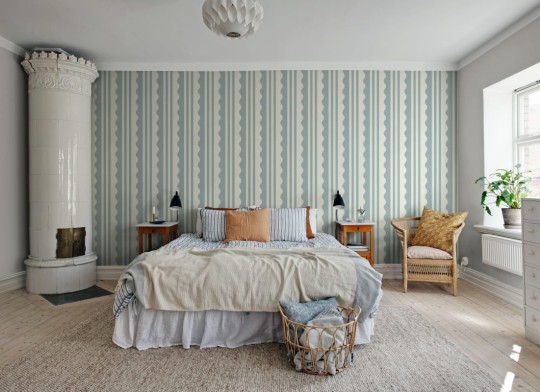 Rebel Walls R21528 Pops Wavy Stripe Blue - mural w paski i fale