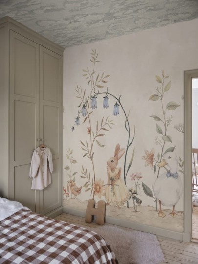 Sandberg S10592 Familjen Vilhelmina Beige – mural łąka z bajkowymi zwierzątkami