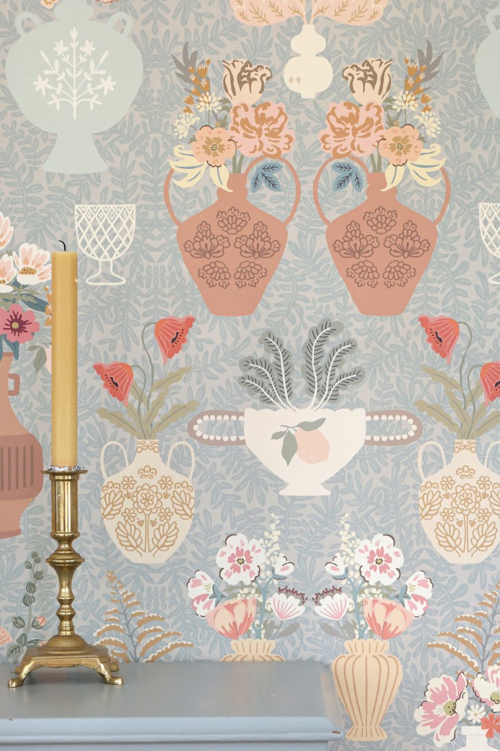 Majvillan 902-03 Summer Spritz Vintage Blue - tapeta w wazony na tle w liście
