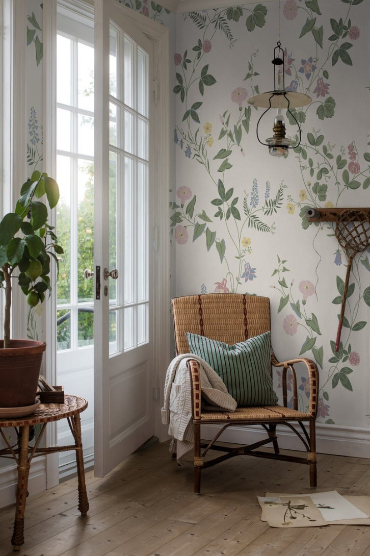 Boras Tapeter 9755W Studio Midsummer Eve Grand White - mural w polne kwiaty