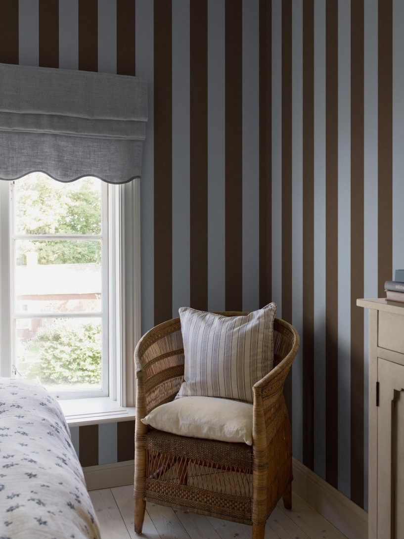 Boras Tapeter 9801W Studio Båstad Stripe Brown - mural w paski
