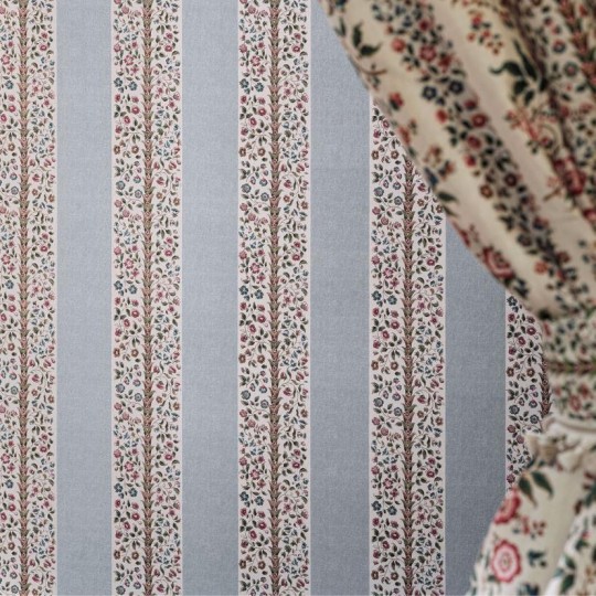 Sanderson DHIP217485 Highgrove Pergola Rose Chintz - tapeta w pasy z ornamentem kwiatowym