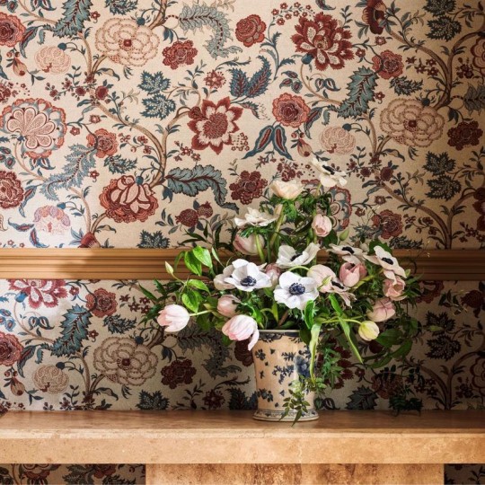 Sanderson DHIP217489 Highgrove Salisbury Yew Green - tapeta z ornamentem florystycznym
