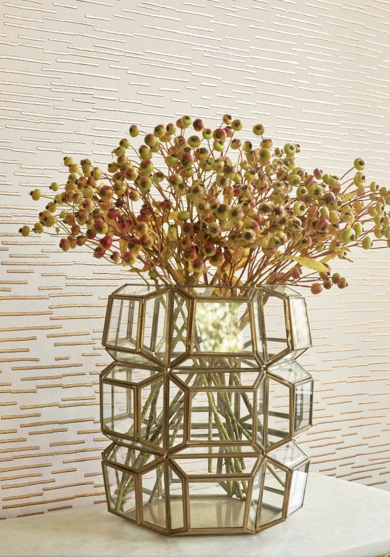 Thibaut T4006 Surface Resource Sierra Metallic Silver on Soft Blue - tapeta w metaliczne linie