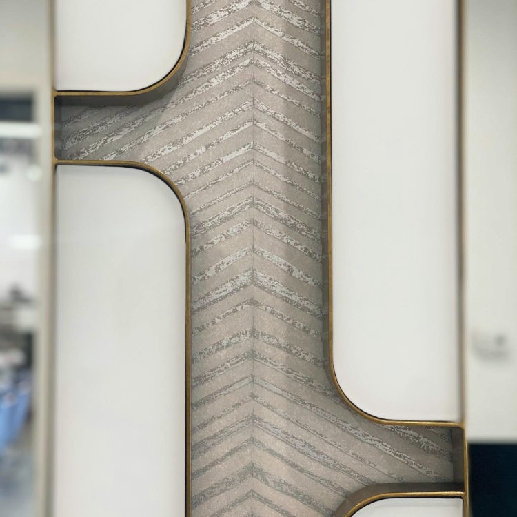 Omexco LOF413 Loft - tapeta w jodełkę