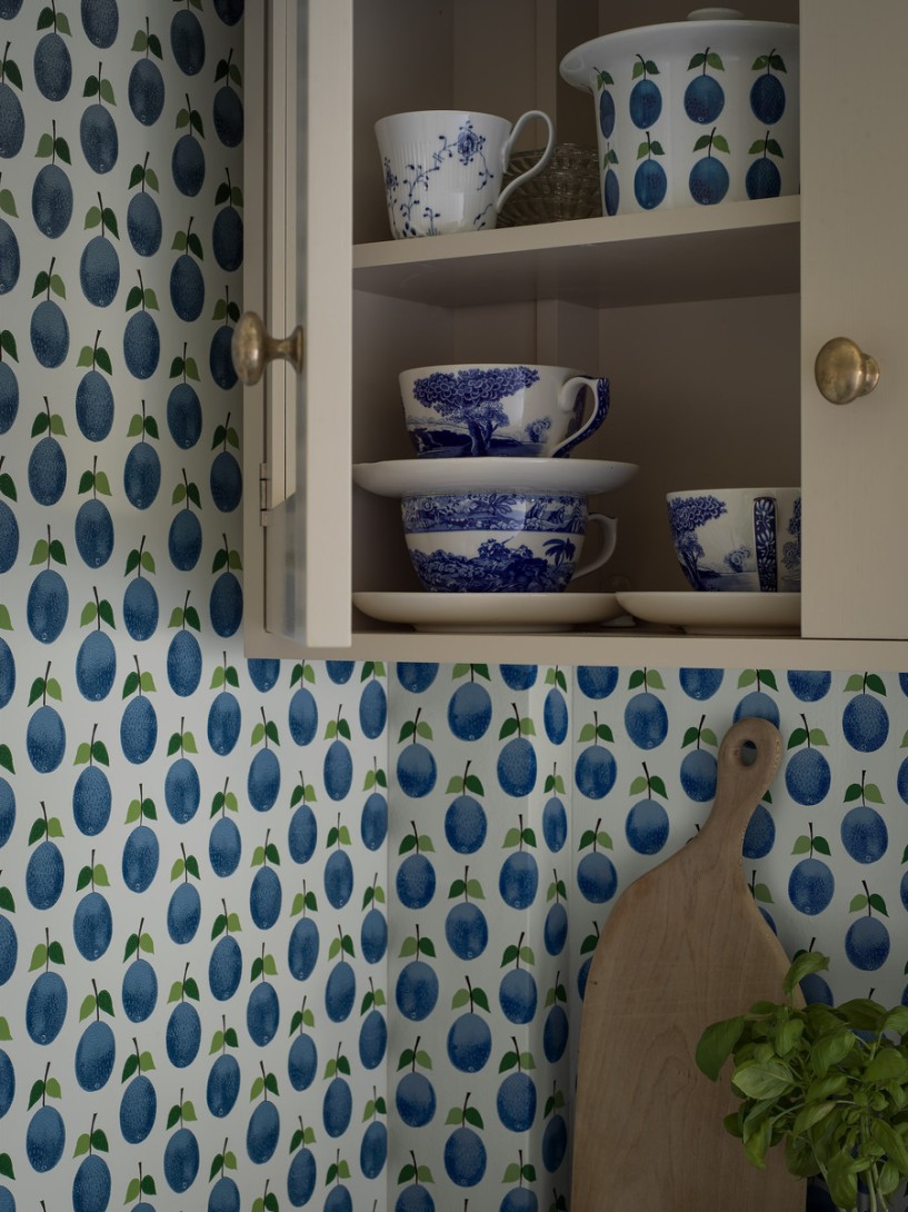 Boras Tapeter 1974 Scandinavian Designers Stig Lindberg Prunus - tapeta w śliwki retro