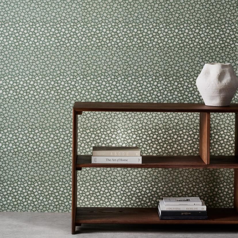 Harlequin HDMW113296 Defined Monumentum Loam Evergreen - tapeta w cętki