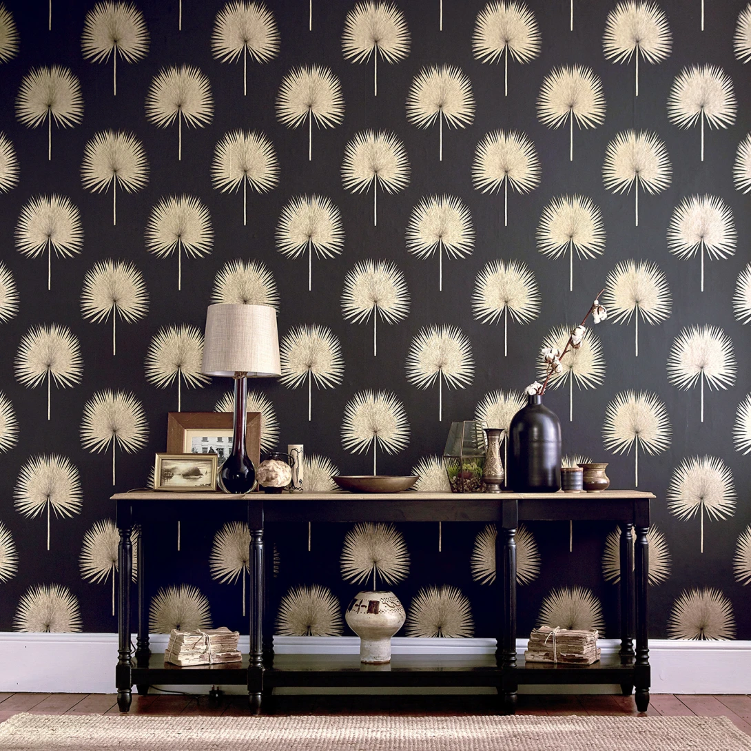Sanderson DGLW216639 Glasshouse Fan Palm Charcoal/Gold - tapeta w liście palm