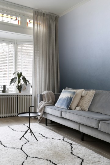 Esta 159450 Pom Pom Pie Floor to ceiling dip dye gradient greyish blue - mural w gradient