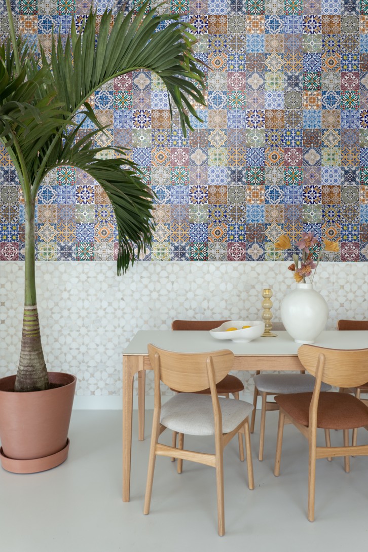 Esta 158603 XL² Photowalls XXL Spanish tiles blue orange green and beige - tapeta imitująca płytki w stylu hiszpańskim