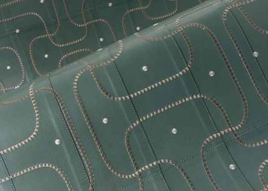 Arte 27440 Corium Jaseran Petrol - tapeta z koziej skóry z haftem