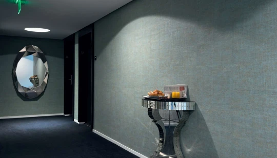 Elitis CV 111 47 Raffia Raffia HPC Une nature éclatante - tapeta obiektowa imitująca rafię