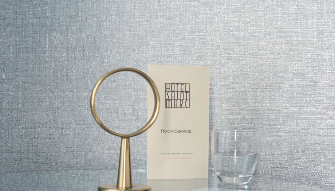 Elitis CV 107 34 Madagascar Madagascar métal HPC Délices d'initiés - tapeta obiektowa metaliczna imitująca plecionkę