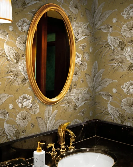 Wallquest CH30905 Chinoiserie Tsuru Bird Black Gold - tapeta w ptaki i staw