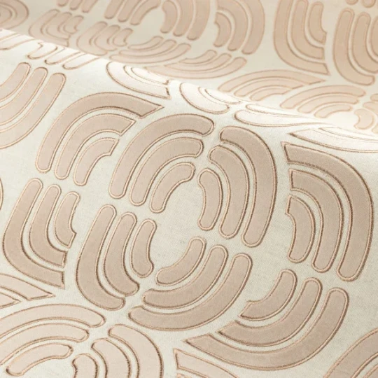 Casamance 71860329 Mimbeau Arès Beige craie - tapeta tekstylna w geometryczny haft