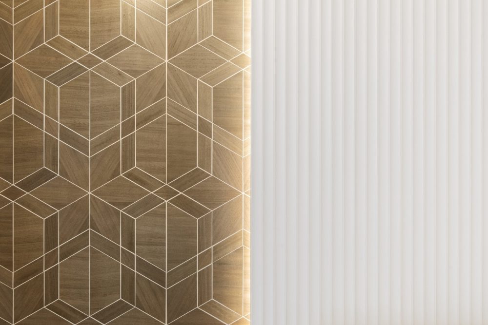 Omexco SYC1120 Sycamore - tapeta geometryczna z forniru drewnianego