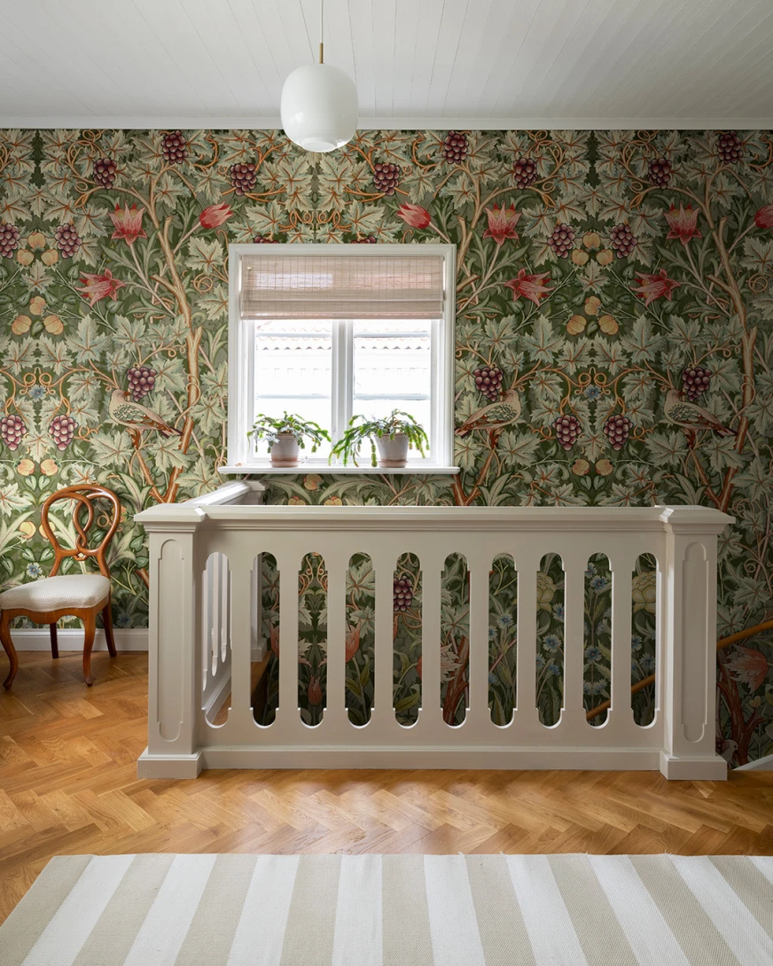 Midbec MBHT84003 Hidden Treasures vol 2 Vine Embroidery - mural roślinny