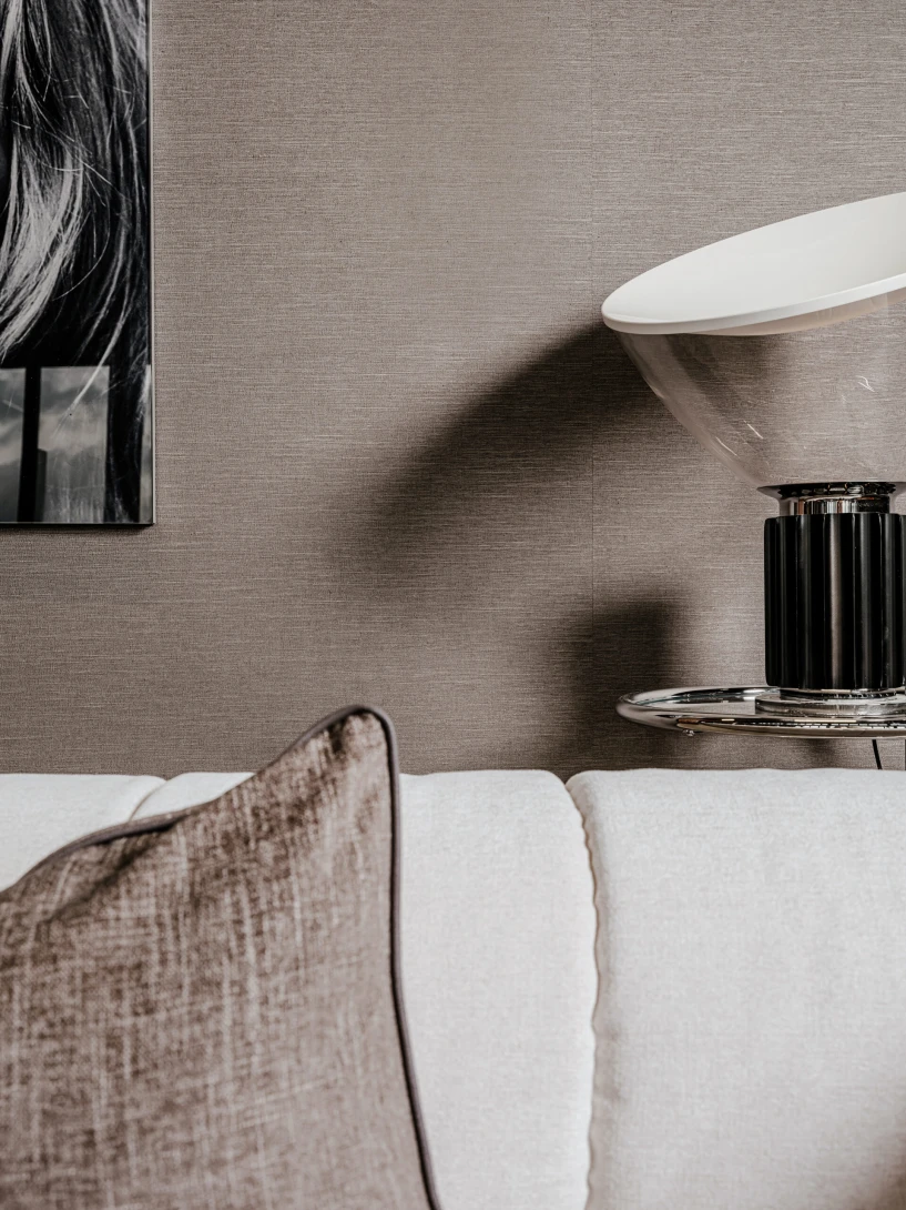 Dutch Walltextile Company 57 Solace Arida - tapeta imitująca jedwab