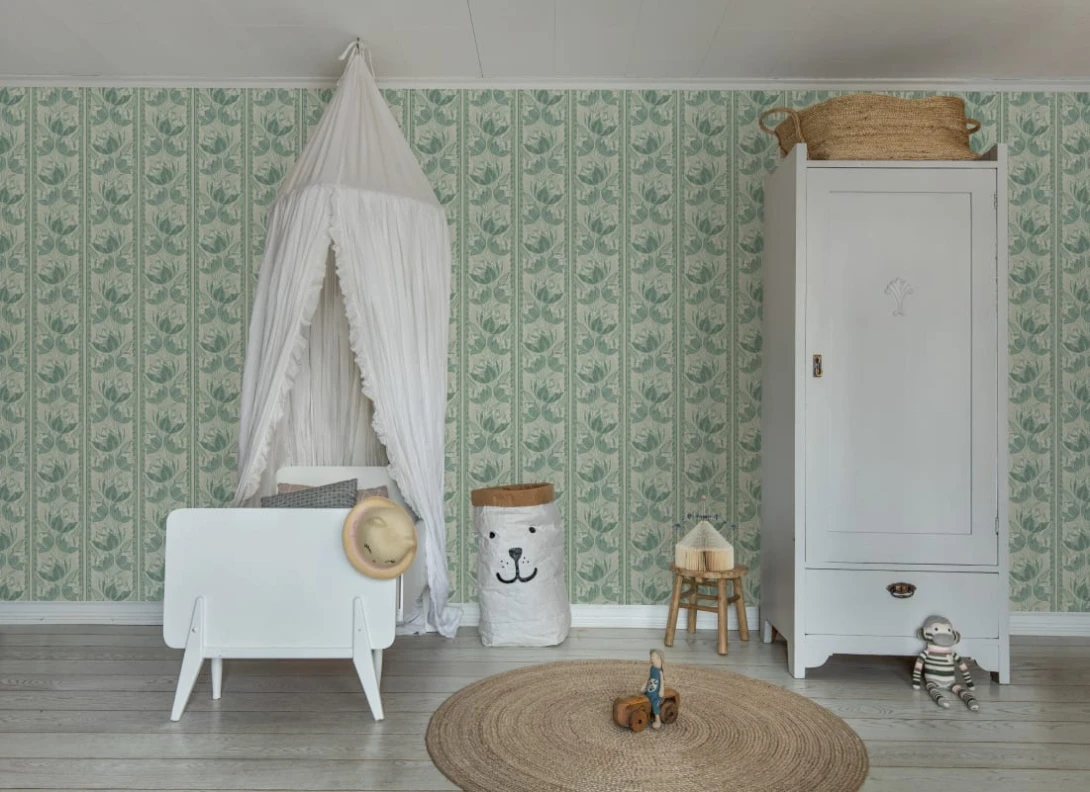 Rebel Walls R21692 Botanical Gardens Tulip Stripes Green - mural w pasy i tulipany