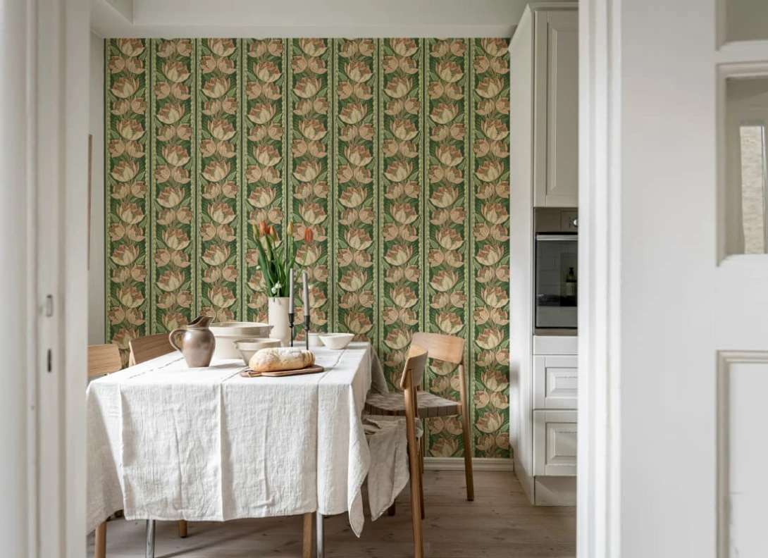 Rebel Walls R21694 Botanical Gardens Tulip Stripes Pink - mural w pasy i tulipany
