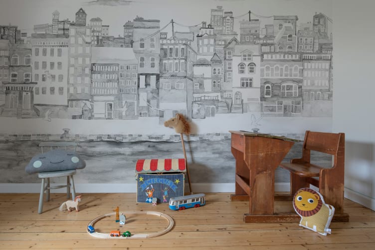 Rebel Walls R18905 Pops Harbor Gray - mural w miasteczko nad morzem