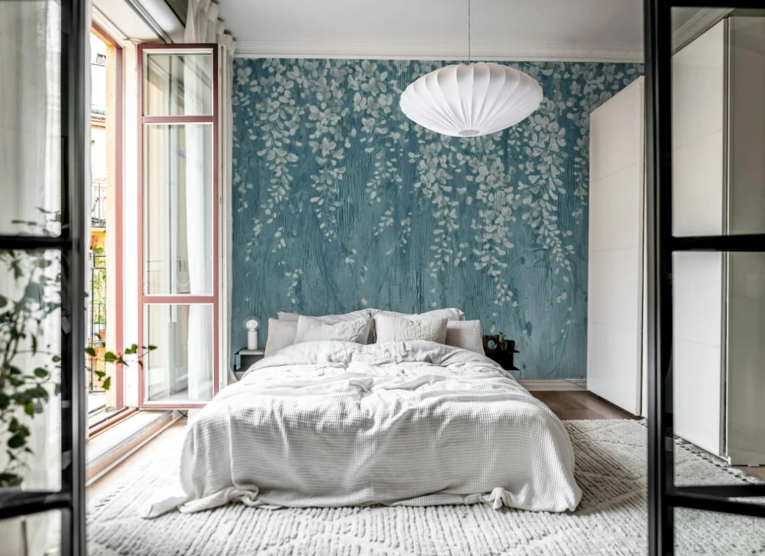 Rebel Walls R18935 Pops Draped Blossoms Dark Blue - mural w kaskady kwiatów