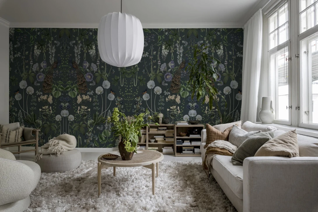 Rebel Walls R19593 Pops Peacock Garden Black - mural w pawie i rośliny